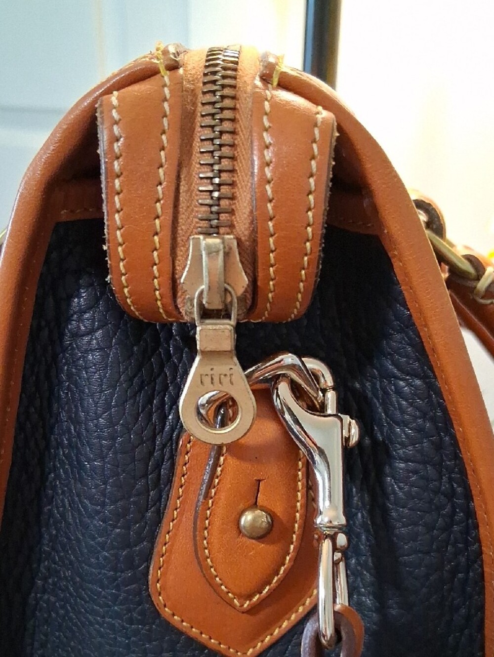 VINTAGE DOONEY & BOURKE Leather Satchel and Wallet Set - Picture 7 of 16